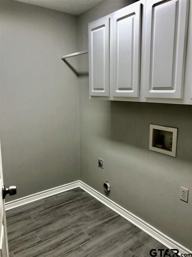 Building Photo - 1619 Timber View Dr