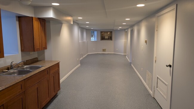 Building Photo - 7111 S Union Ave