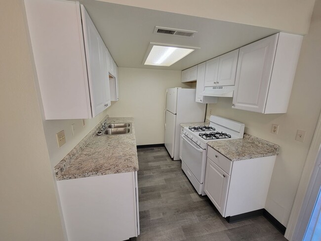 Building Photo - 2 Story Condo in Corning - Richfield Garde...