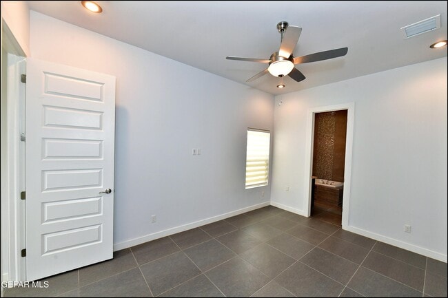 Building Photo - 5973 Cartagena Cir