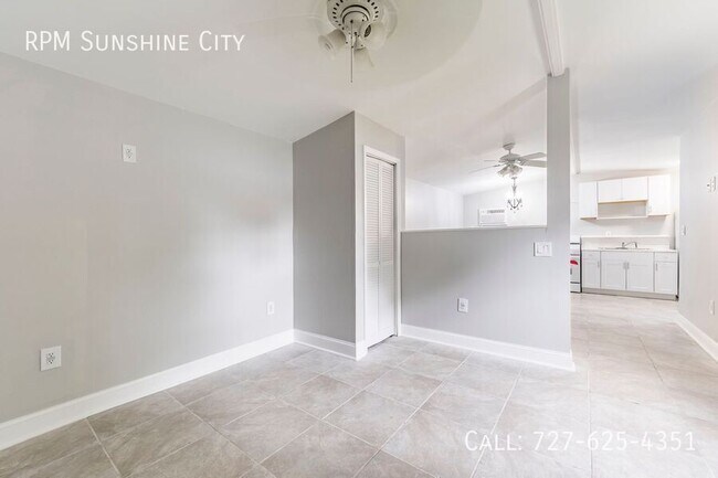 Building Photo - 2017 Oceanview Pl