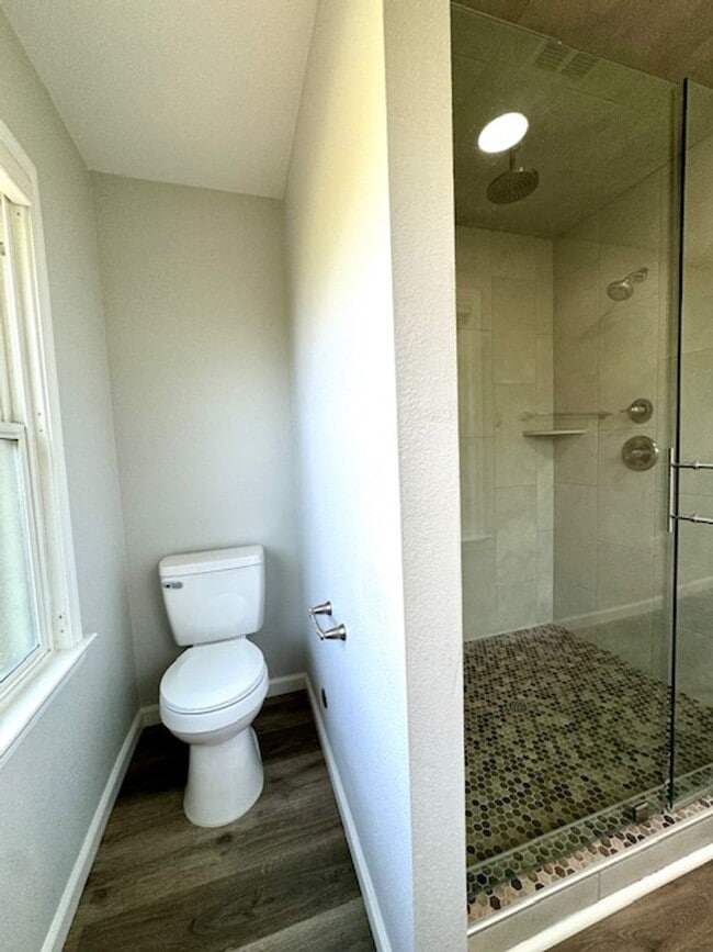 Building Photo - NEWLY RENOVATED 3 BED, 3 BATH ONE STORY HO...