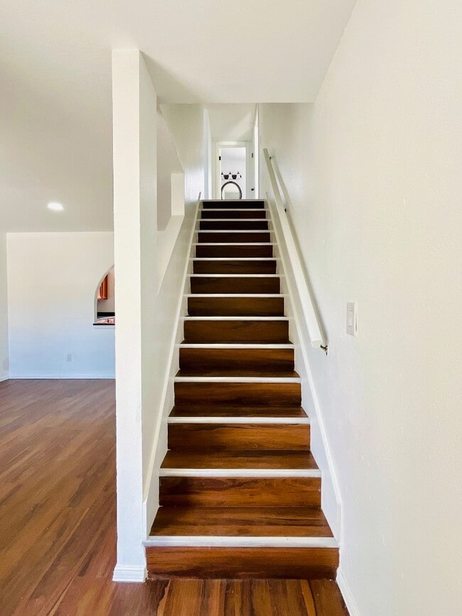 Building Photo - 5509 Oakbriar Cir