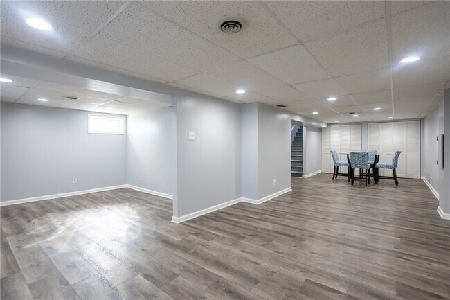 Building Photo - 4464 Mohegan Dr