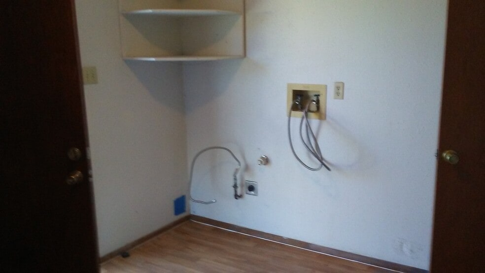 laundry room - 706 S Fourth St