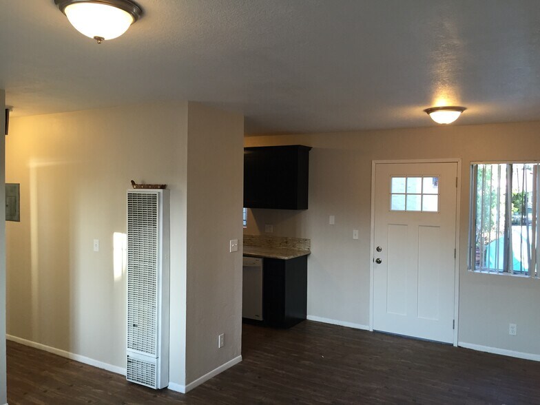 Building Photo - 2123 Alsace Ave