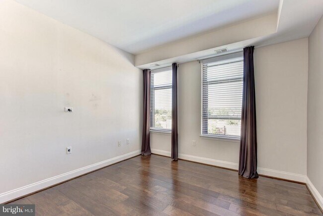 Building Photo - 525 N Fayette St