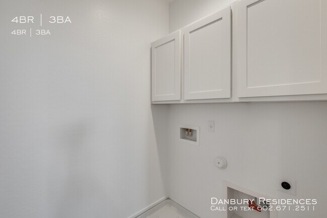 Building Photo - 2635 E Danbury Rd