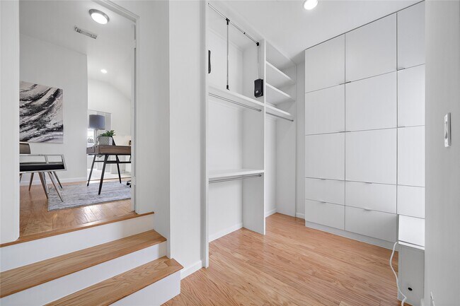 Building Photo - 2437 North Blvd