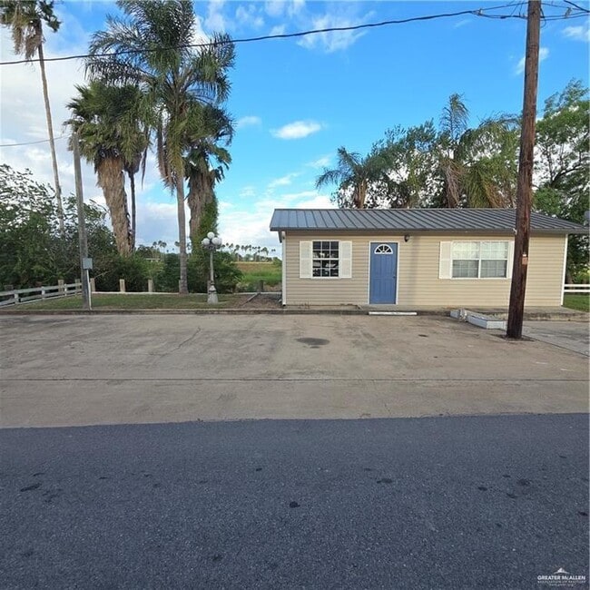 Building Photo - 26 Lago Vista Dr