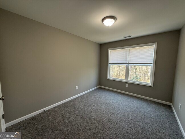 Building Photo - 305 Martin Cir