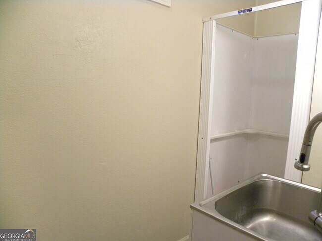 Building Photo - 105 WZ