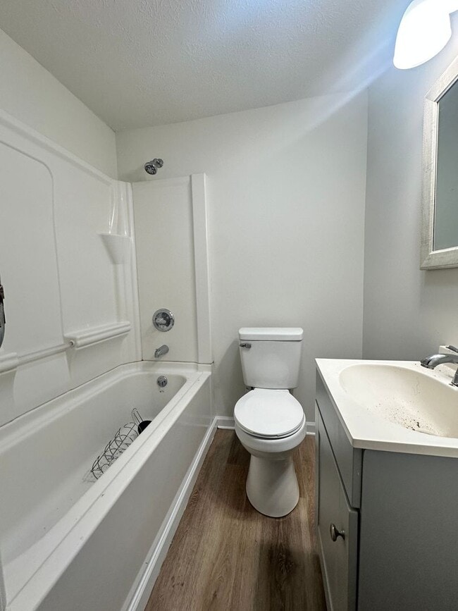 Building Photo - Apartment for Rent