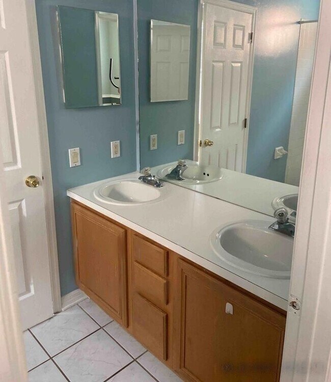 Building Photo - 7830 St Andrews Cir