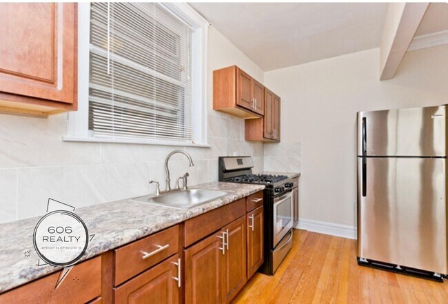 Building Photo - Berwyn Apts for Rent!