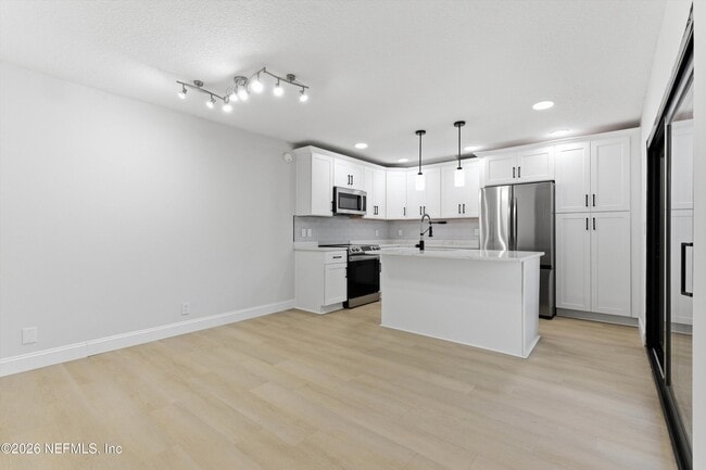 Building Photo - 10407 Big Tree Cir W