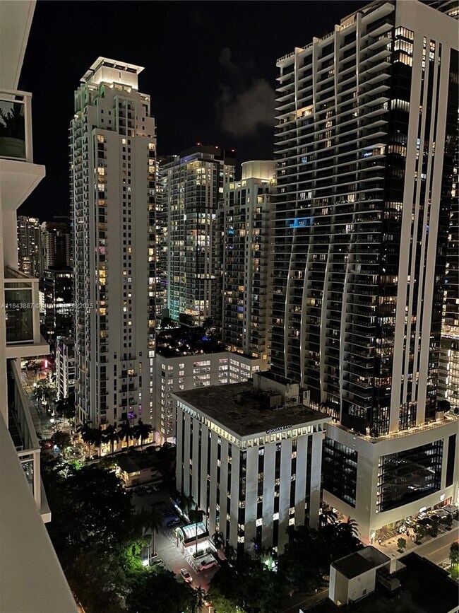 Building Photo - 951 Brickell Ave