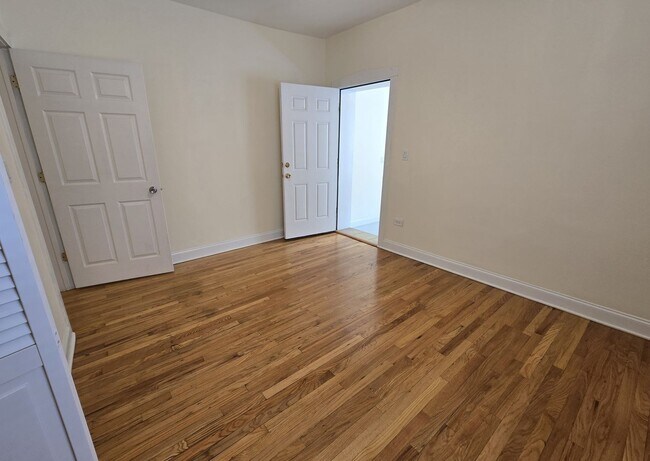 Building Photo - 4926 N Albany Ave