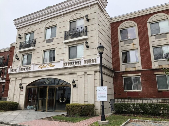 Primary Photo - 720 Middle Neck Rd