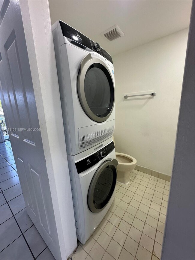 Building Photo - 7510 SW 152nd Ave