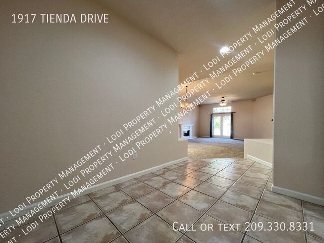 Building Photo - 1917 Tienda Dr