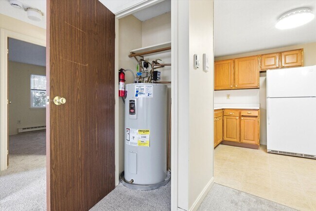 Building Photo - 504 River Rd