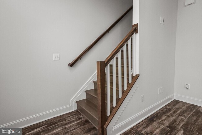 Building Photo - 14583 Lakestone Dr