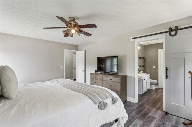 Building Photo - 142 Holly Mill Village Dr
