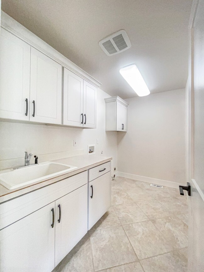 Building Photo - 2211 Morency Dr