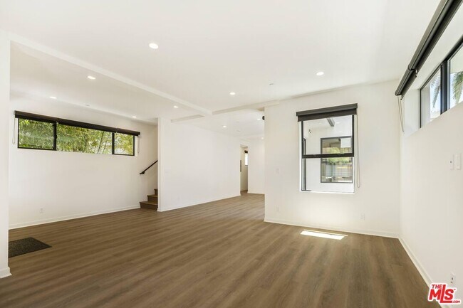 Building Photo - 538 Vernon Ave