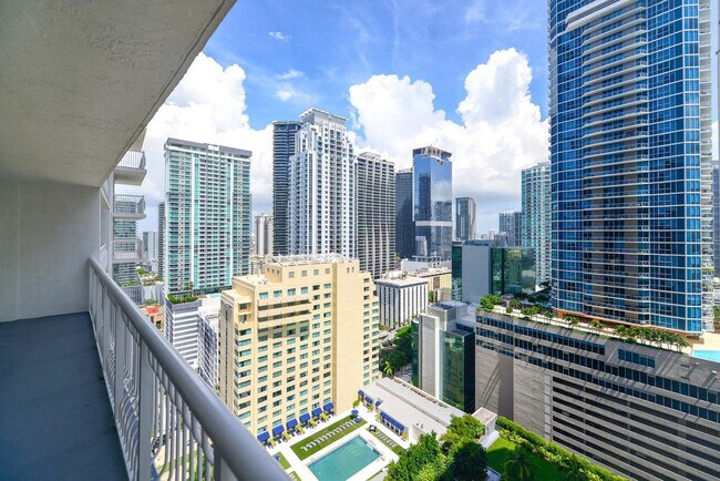 Building Photo - 1 SE 12th St