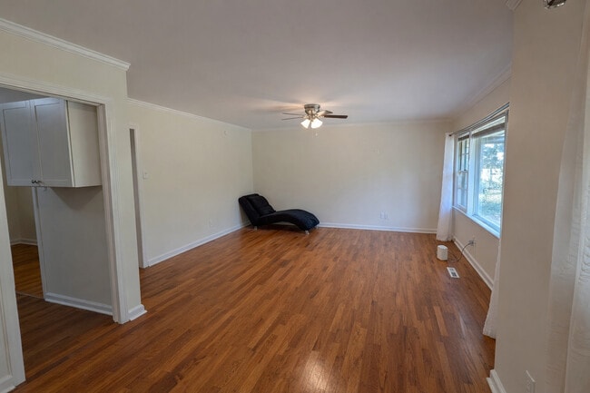 Building Photo - 800 N Briarcliff Rd