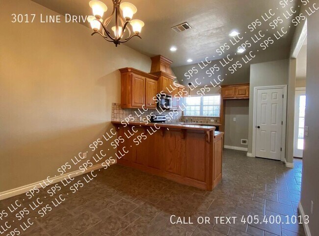 Building Photo - 3017 Line Dr