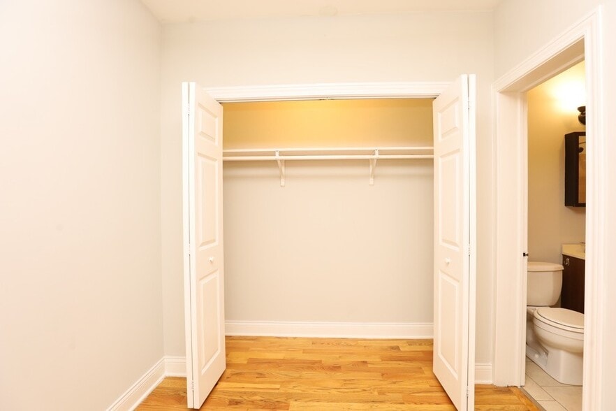 Building Photo - 457 W Melrose