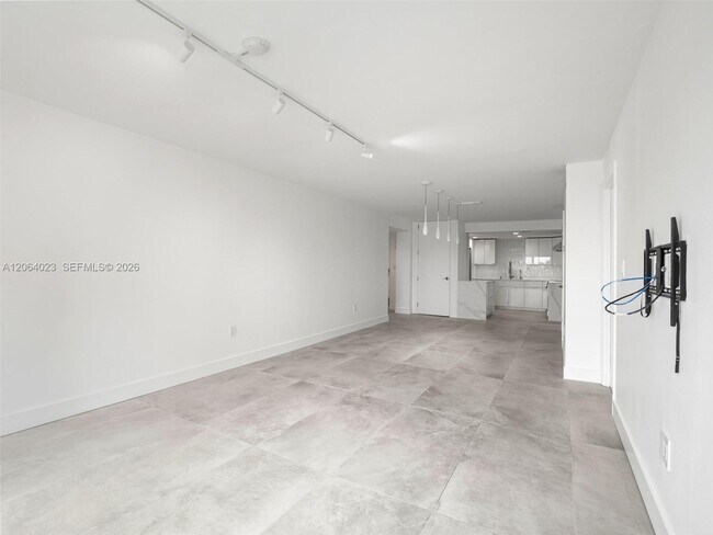 Building Photo - 6725 Harding Ave