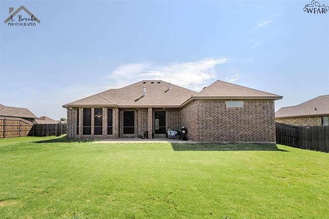 Building Photo - 4938 Spring Hill Dr