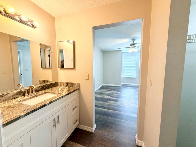 Building Photo - *** $500 OFF MOVE IN SPECIAL *** "Charming 3-Bed Condo with Scenic Views & Granite Finishes in Me...