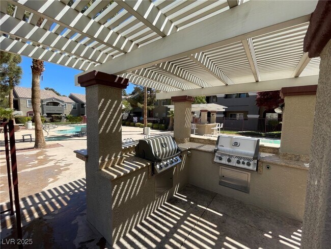 Building Photo - 5055 W Hacienda Ave