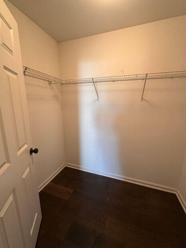 Building Photo - 4BR/2BA Home for Rent in Eastwood w/Basement and Backyard Deck!