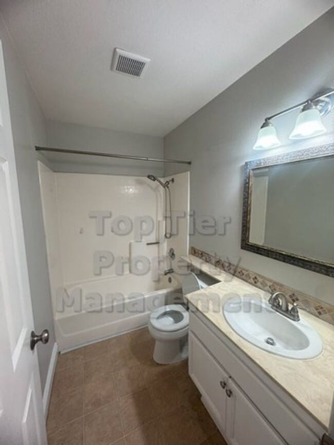 Building Photo - 3 Bedroom, 2 Bath Beautiful Carlsbad Home ...