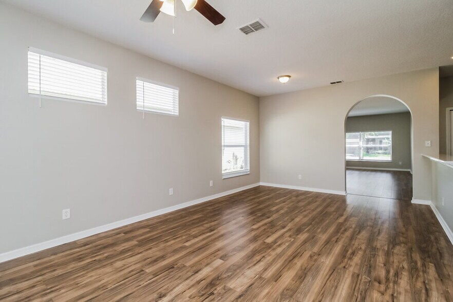 Building Photo - 1237 Kellogg Dr