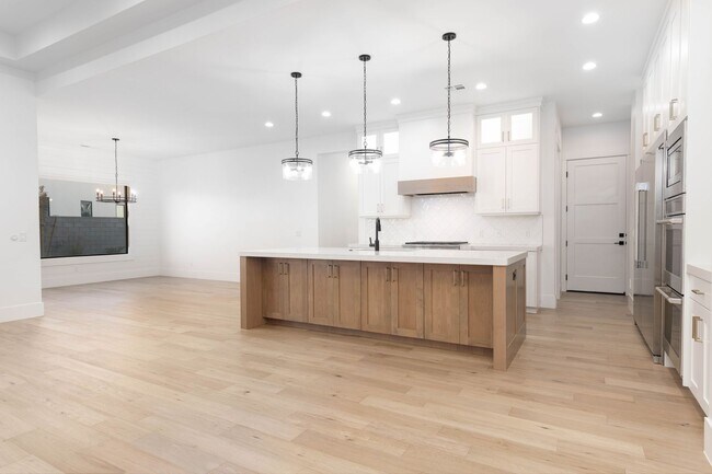 Building Photo - Gorgeous single story with RV Garage in Majestic Fields