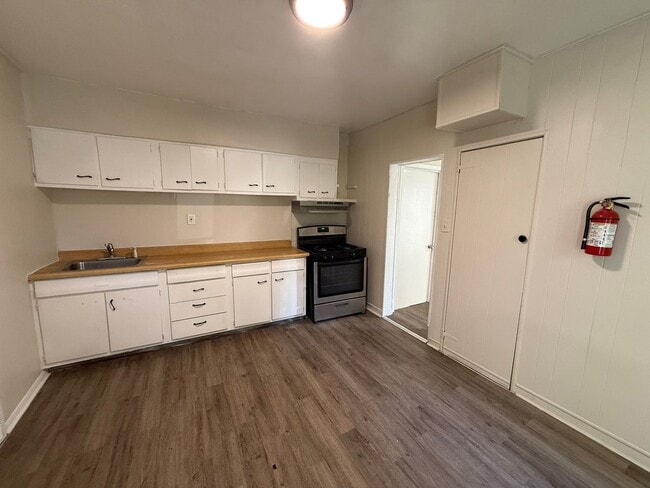 Building Photo - Spacious 4-Bedroom Home with Bonus Features