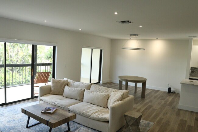Building Photo - 11311 Pond View Dr