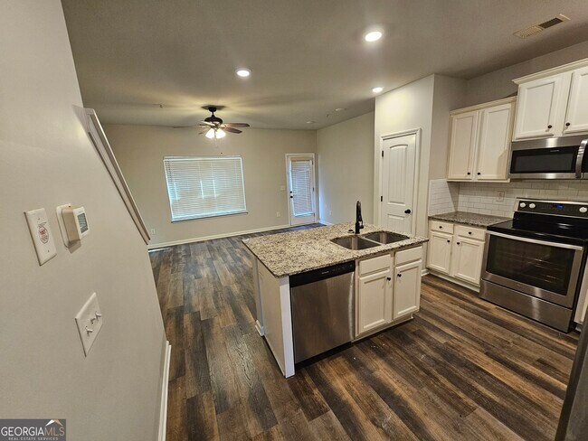 Building Photo - 3004 Bayrose Cir