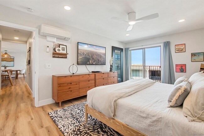 Building Photo - 909 Coast