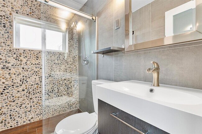 Building Photo - 1481 NE 104th St