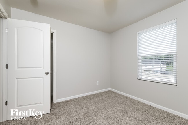 Building Photo - 179 Bedrock Ct