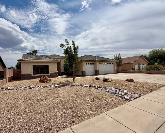 Building Photo - 2116 Roy Rogers Way