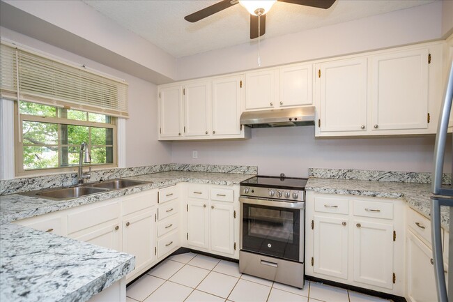 Building Photo - 614 Georgetown Dr